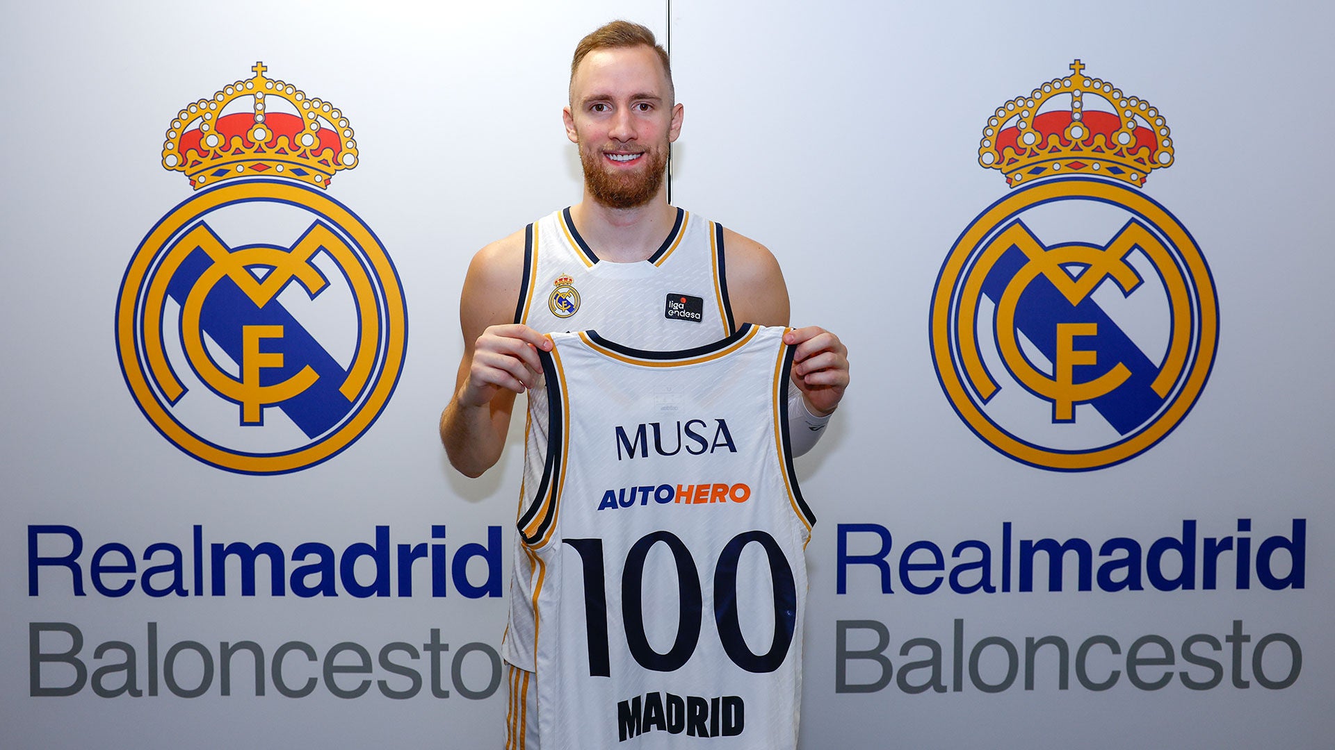 Musa, 100 partidos con el Real Madrid