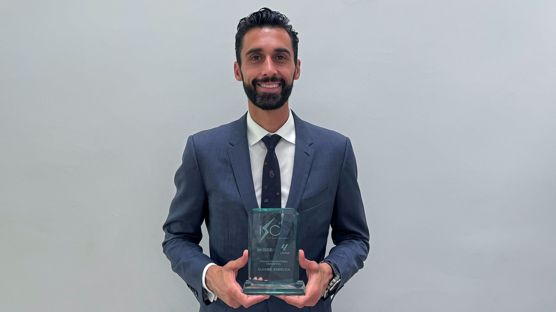 Arbeloa receives the Sports Lifetime Achievement Award at ISDE Sports Convention 2024