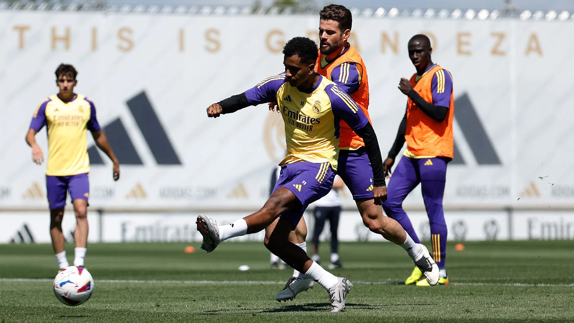 Primer entrenamiento de la semana en la Ciudad Real Madrid