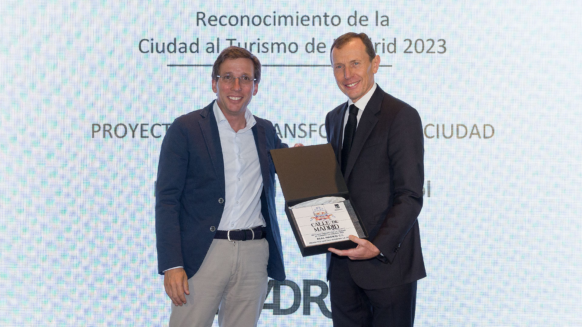 El Real Madrid, premiado por el Ayuntamiento por su promoción del turismo en Madrid