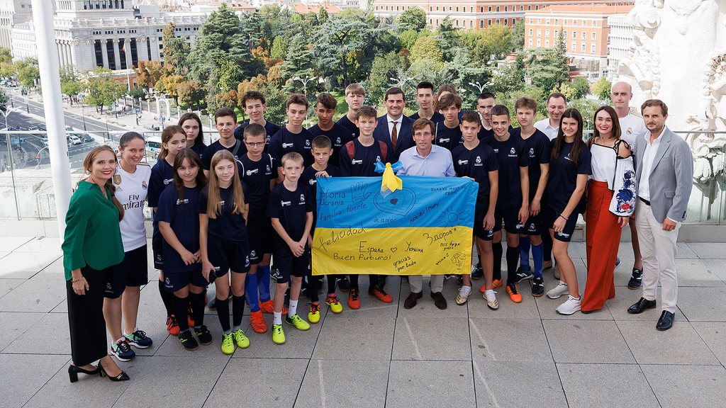 Un grupo de niños ucranianos de la Fundación Real Madrid visita el ...