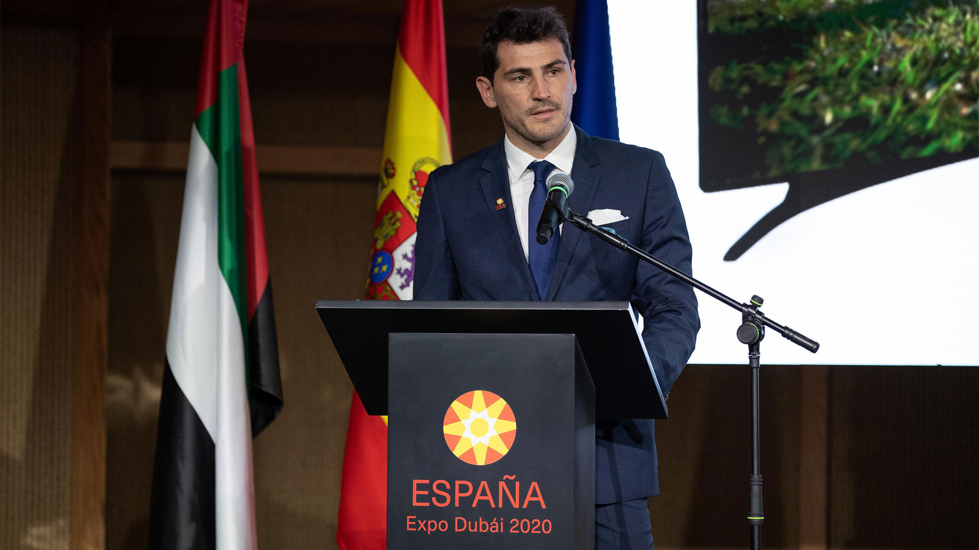 Casillas visita el Pabellón de España en Expo Dubái 2020 en el Día Internacional de la Educación