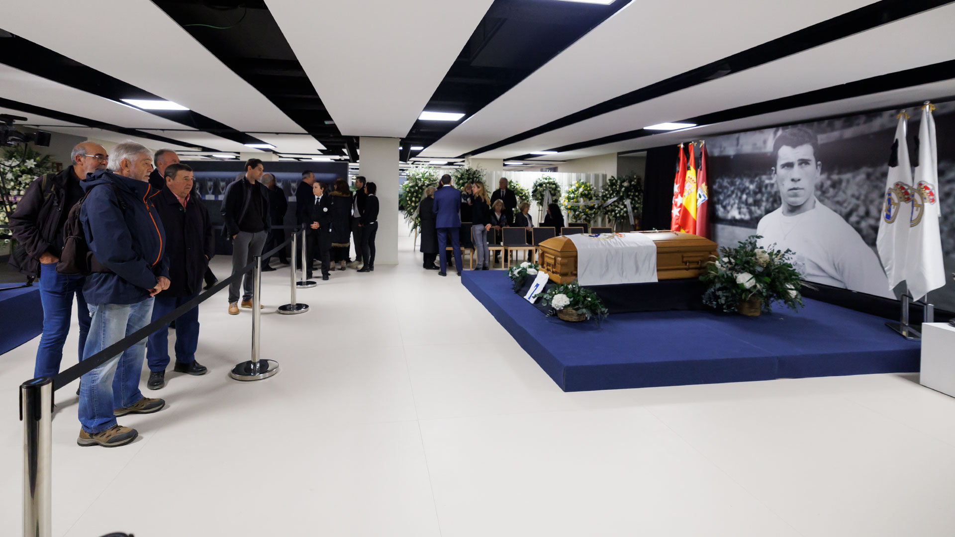 La capilla ardiente de Amancio Amaro, en el Santiago Bernabéu