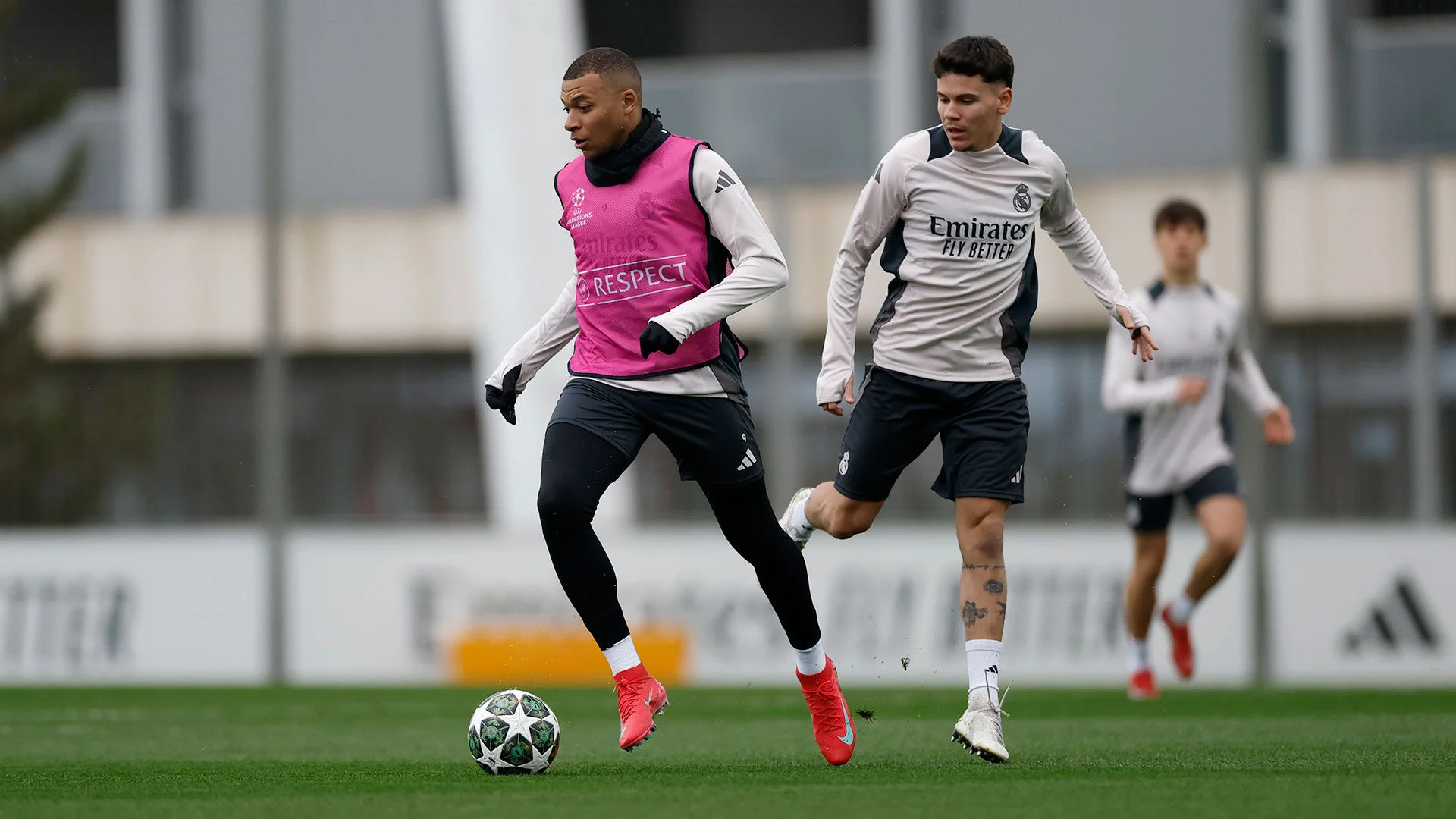 Último treino antes do dérbi da Champions