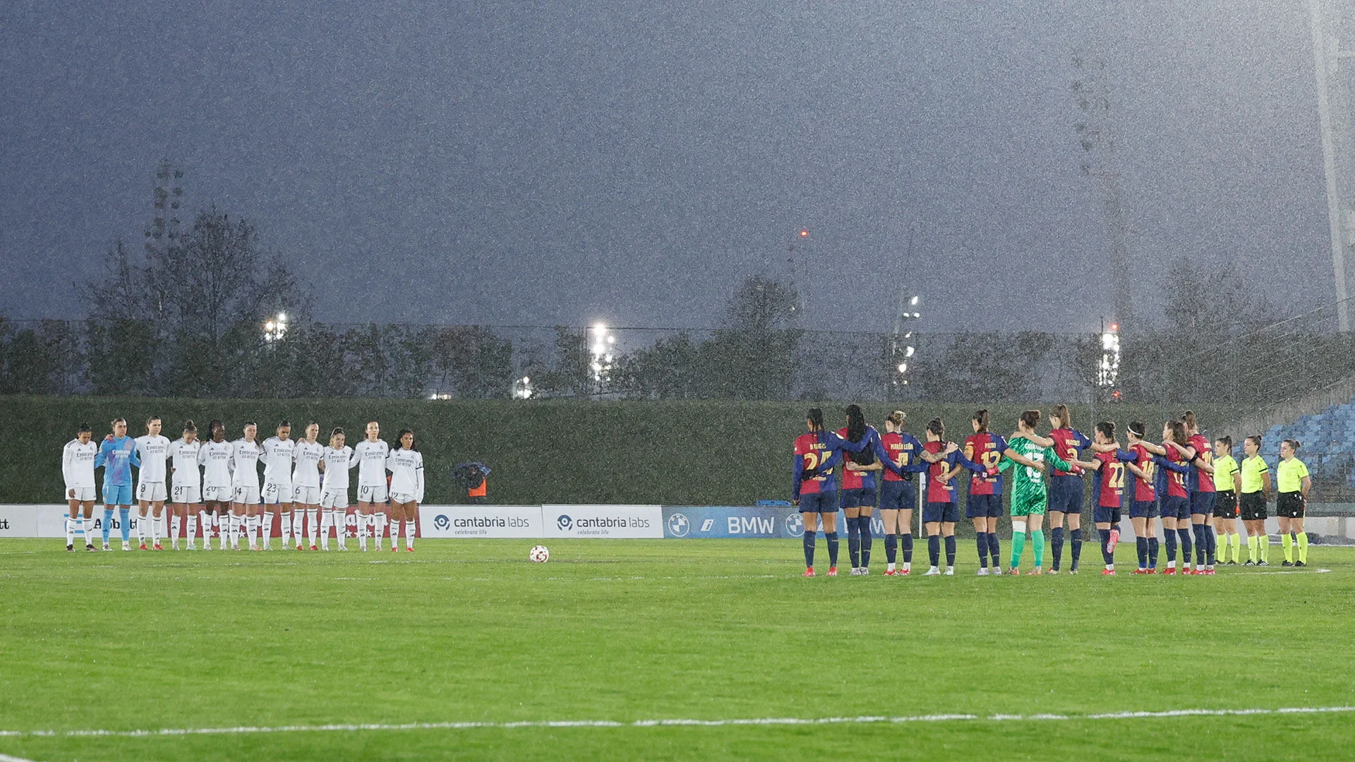 Minuto de silencio en el Di Stéfano por Javier Dorado