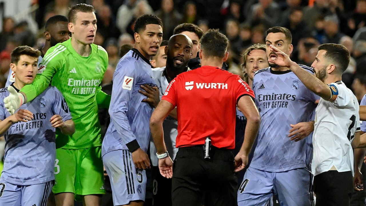 An unprecedented refereeing decision prevents Real Madrid from winning at Mestalla