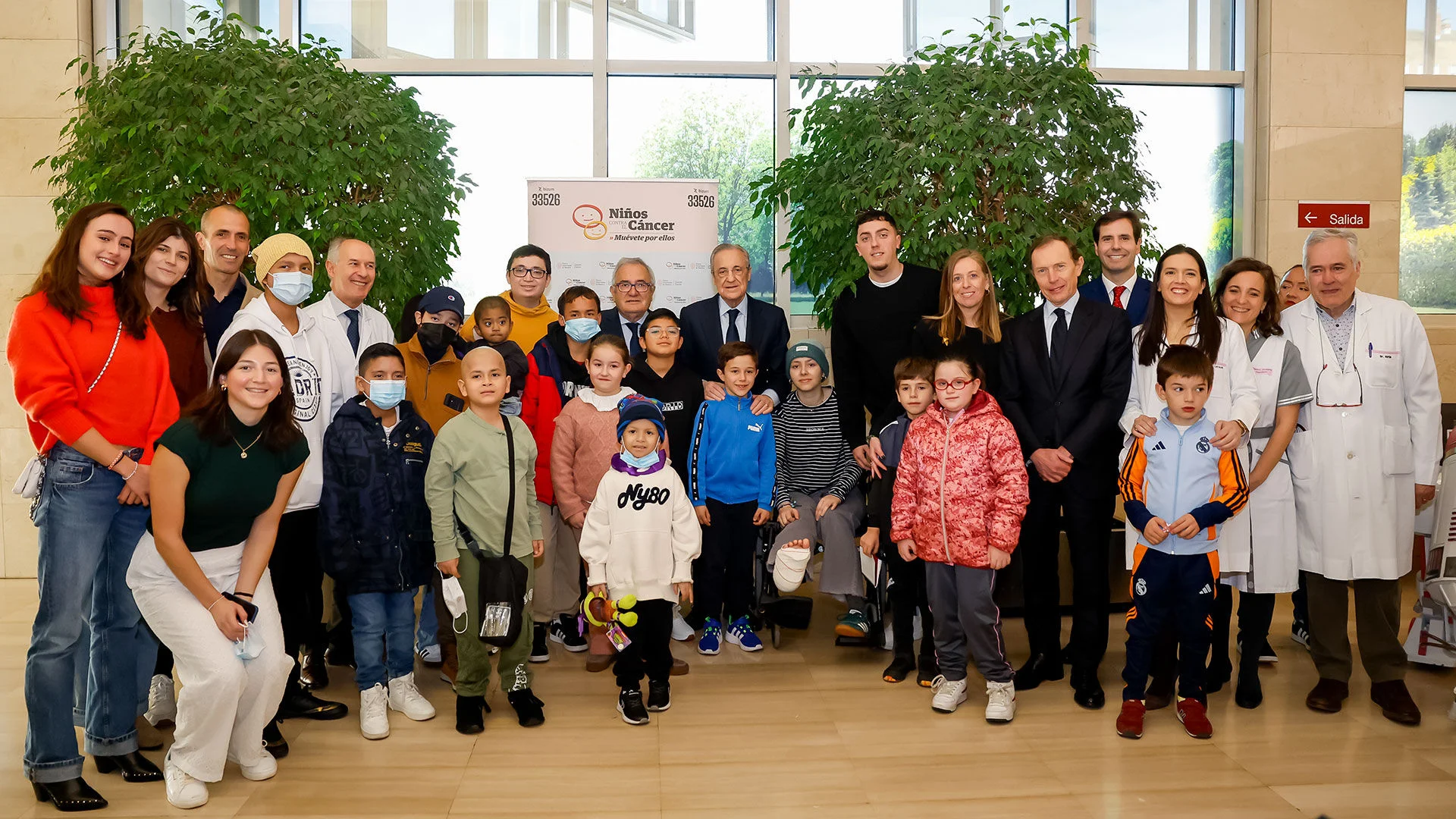 El presidente visitó a los niños ingresados con cáncer en la Clínica Universidad de Navarra