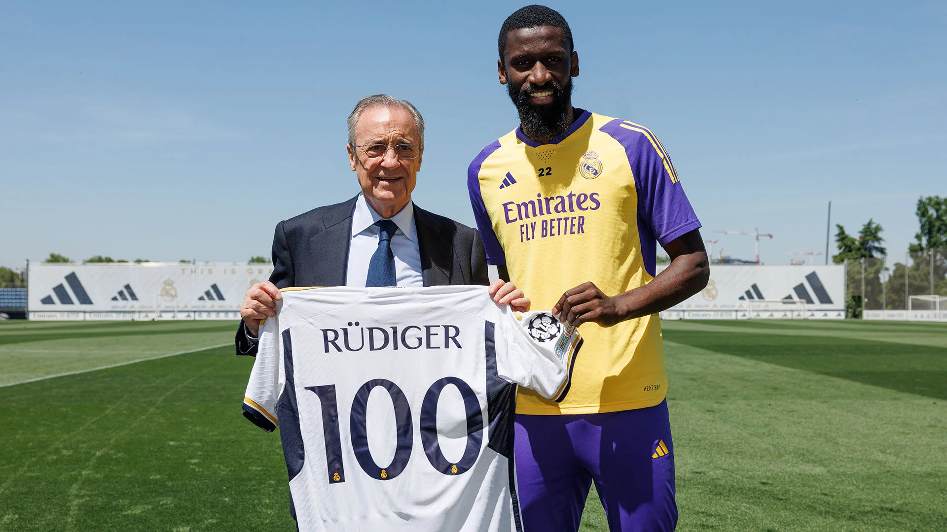 El presidente visitó al equipo en la Ciudad Real Madrid