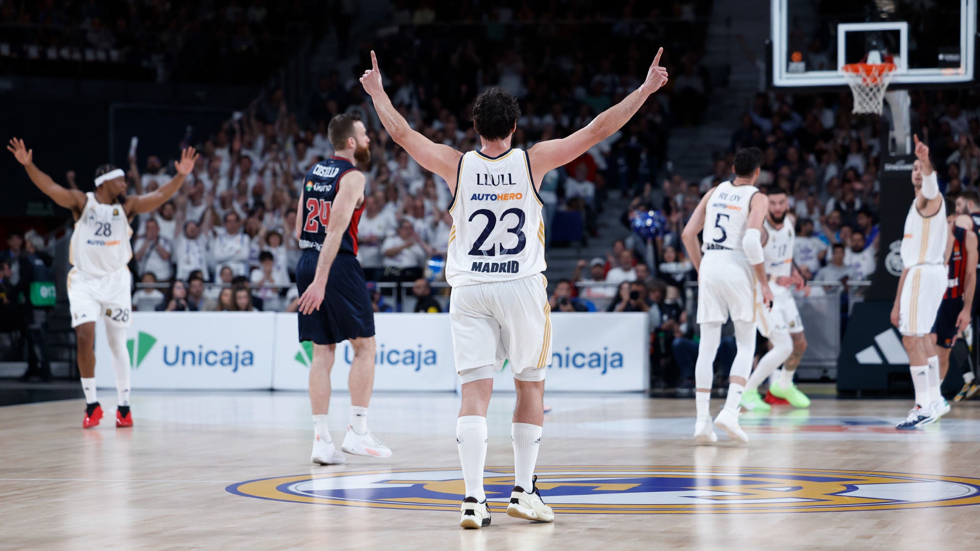 Madrid take a 1-0 lead in the playoff led by record-breaking Llull