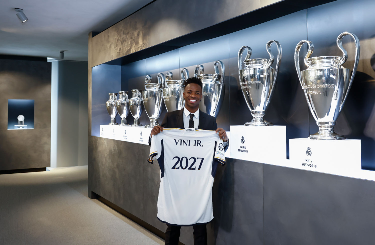 Vinicius Jr. signs contract extension with Real Madrid until 2027 - CGTN