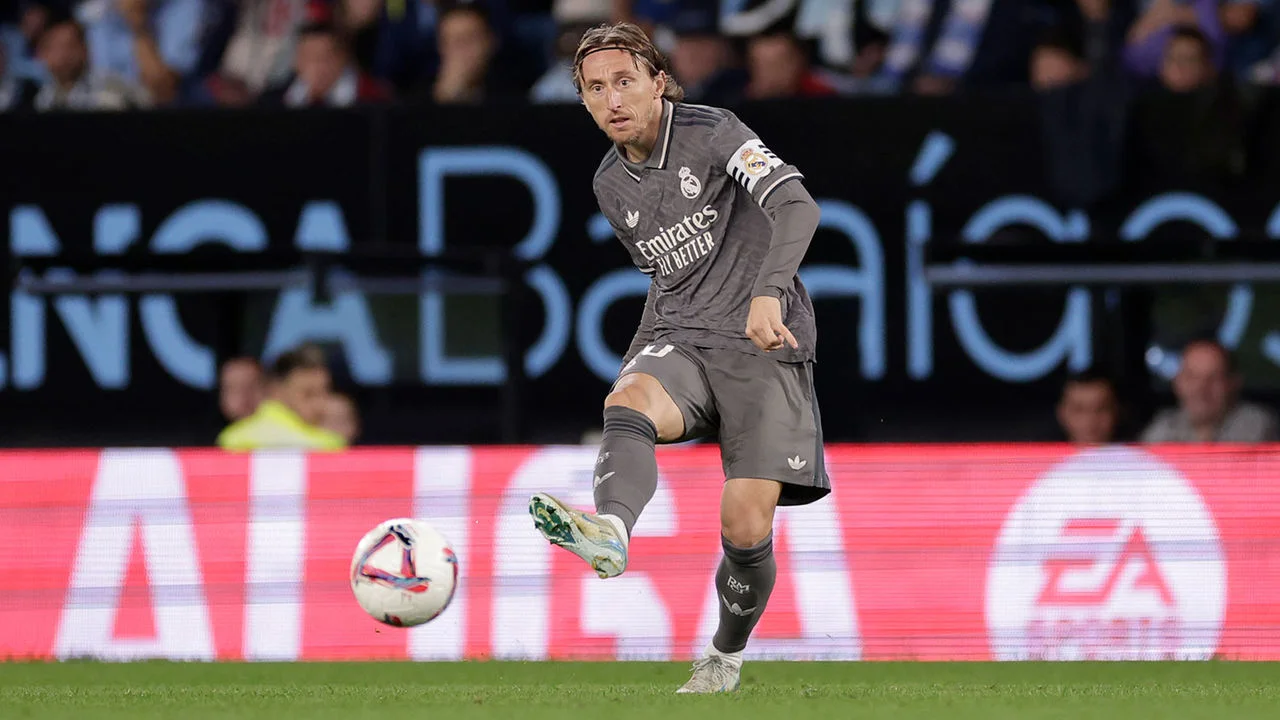 Modrić becomes the oldest player to appear in an official match in the history of Real Madrid.