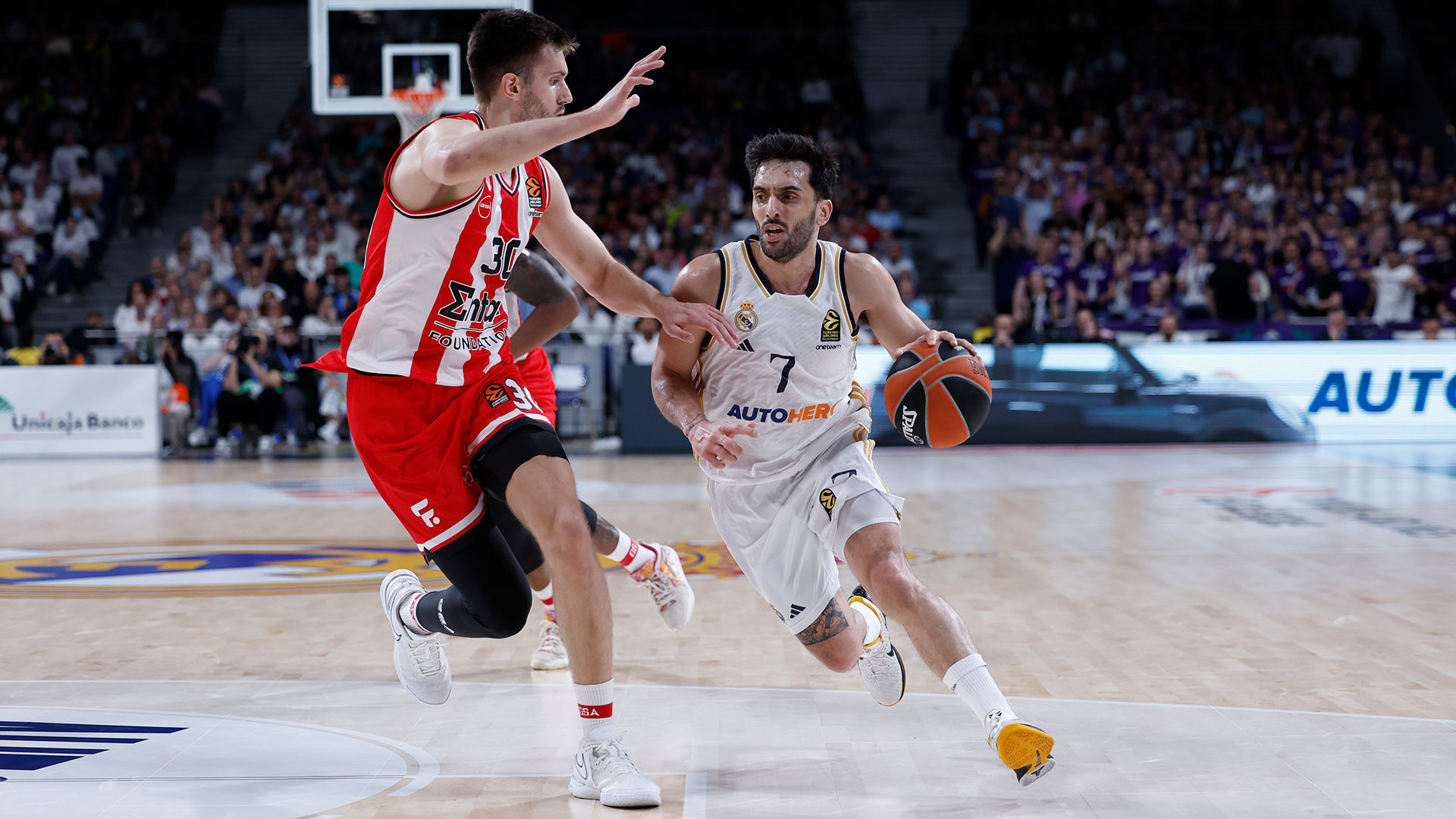 El líder vence al Olympiacos en un WiZink Center inexpugnable