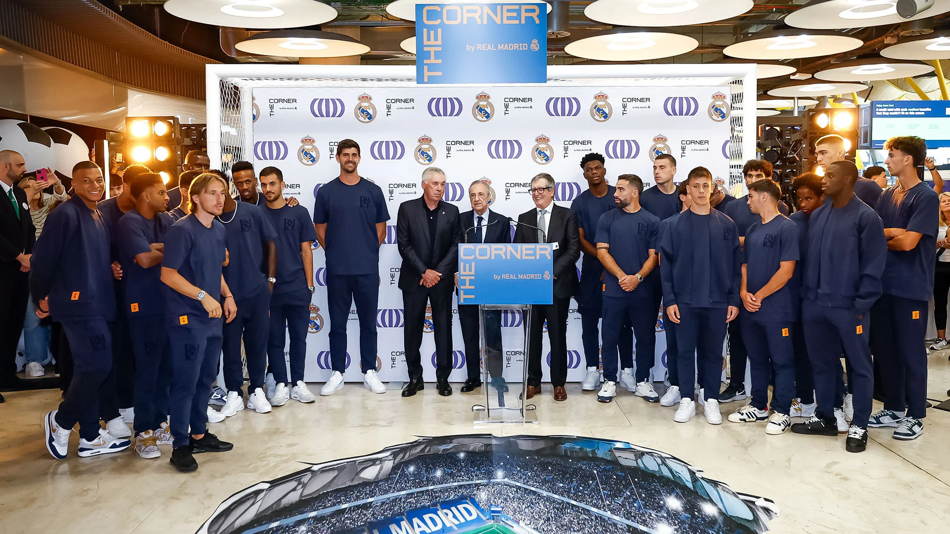 Le président et l’effectif inaugurent ‘The Corner by Real Madrid’