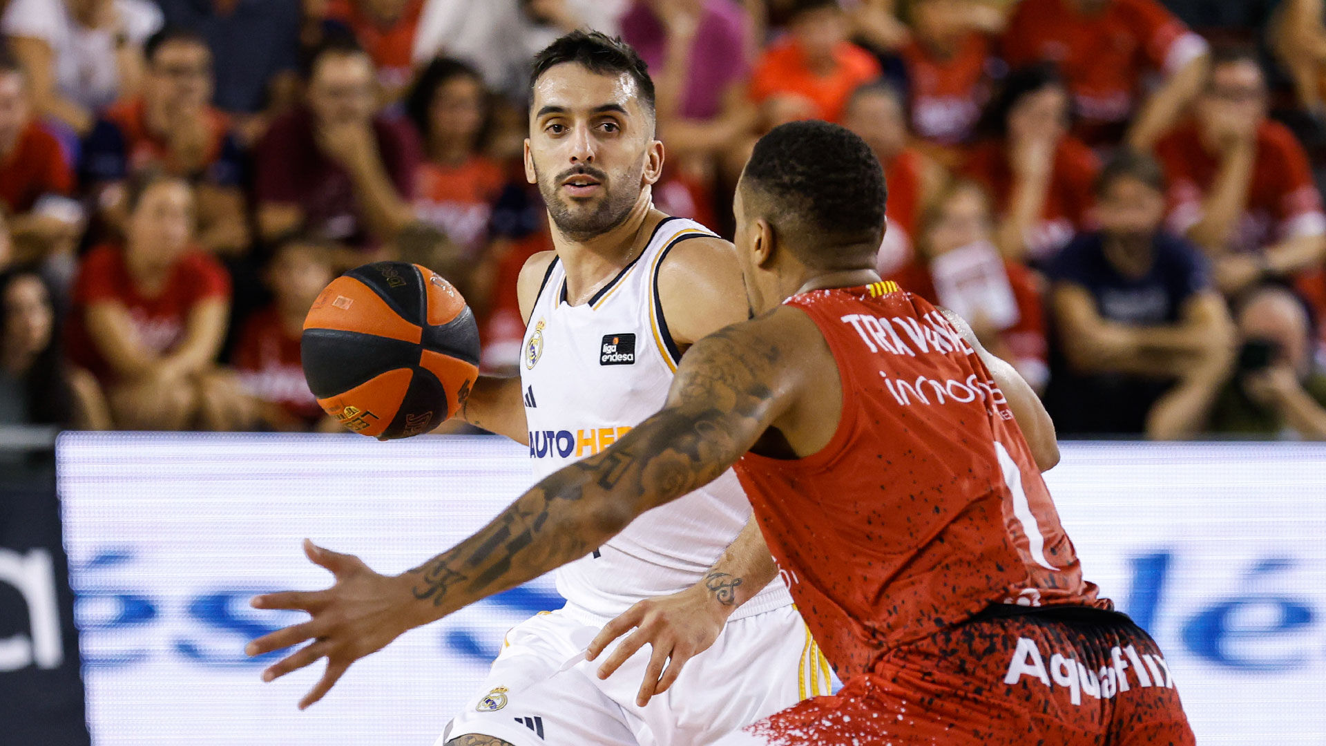 Victoria en Manresa en la primera salida en la Liga