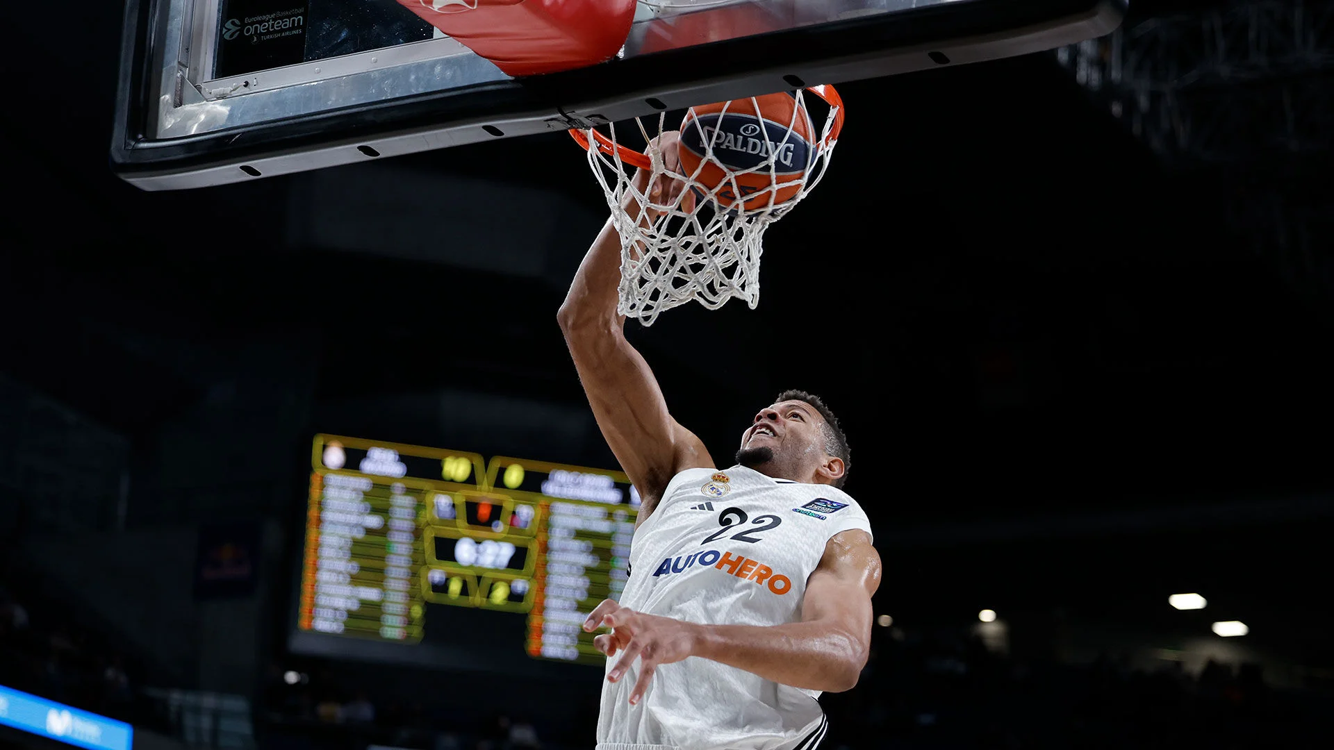 Un gran Tavares lidera la victoria ante el Asvel