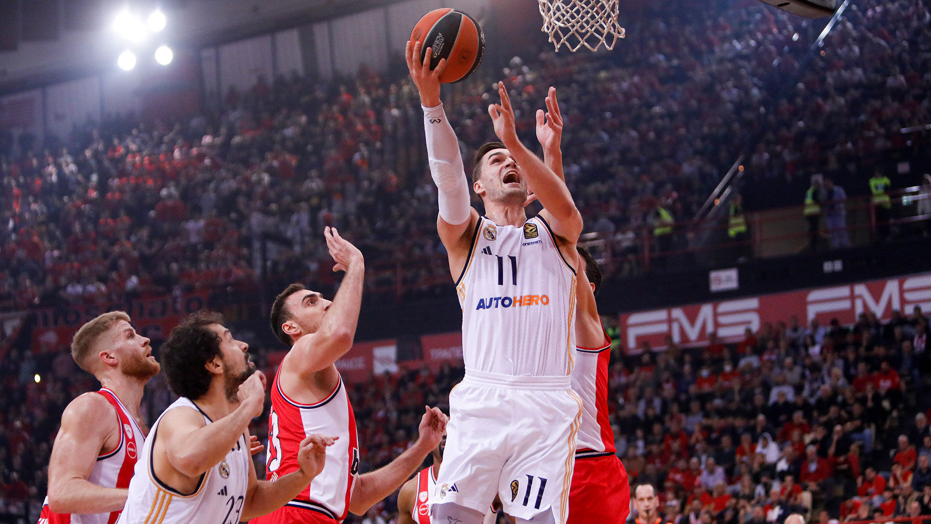 Gran victoria del líder en la cancha del Olympiacos