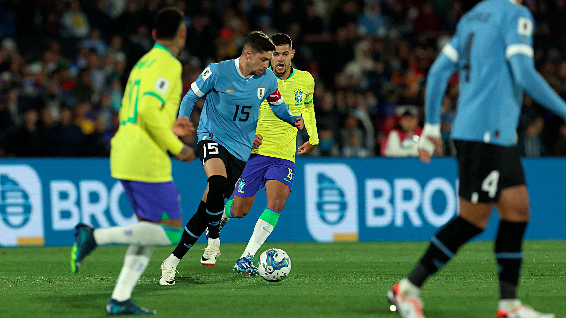 2-0: Valverde, titular en el triunfo de Uruguay ante Brasil