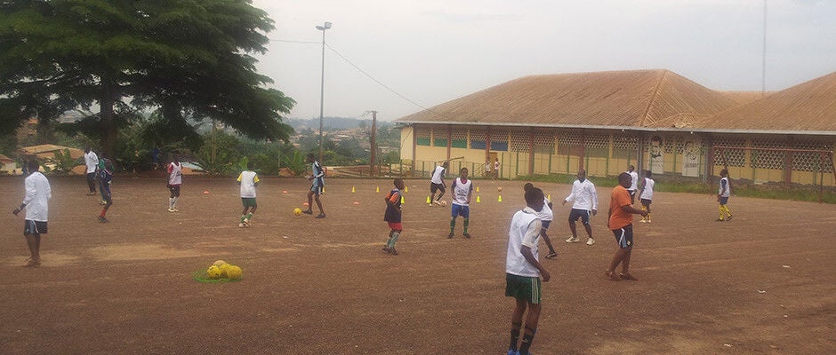 Escuela sociodeportiva de la Fundación Real Madrid en Yaoundé