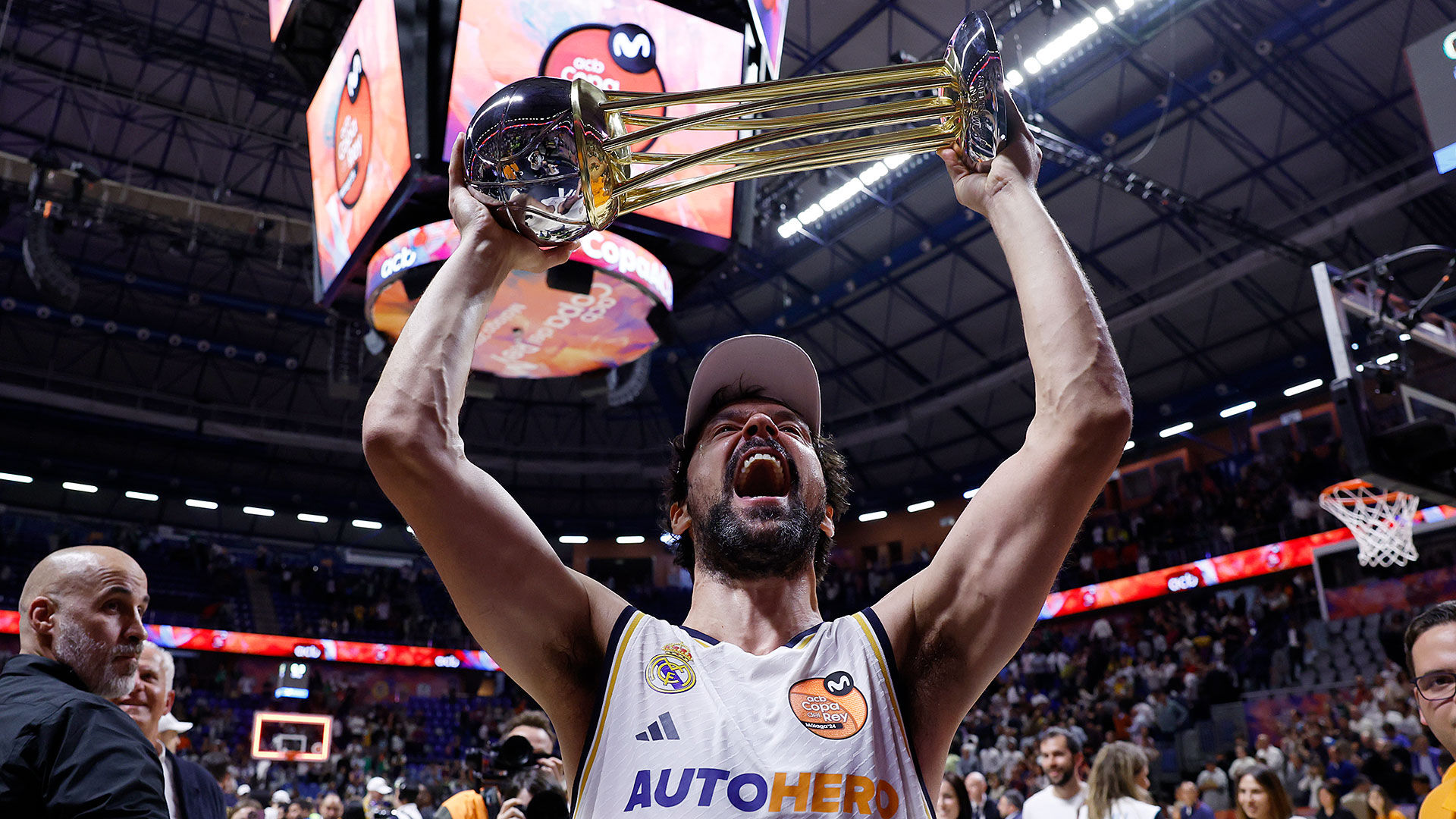 Llull: "Hay que saborear este triunfo y celebrarlo con esta afición tan maravillosa"