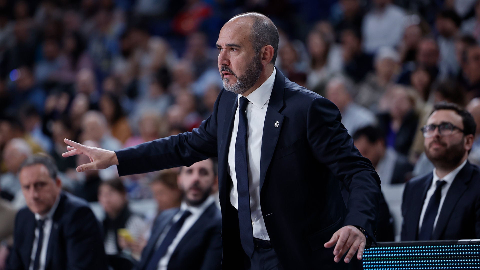 Chus Mateo: “I'm pleased with the win, but now we must think about the EuroLeague playoffs”
