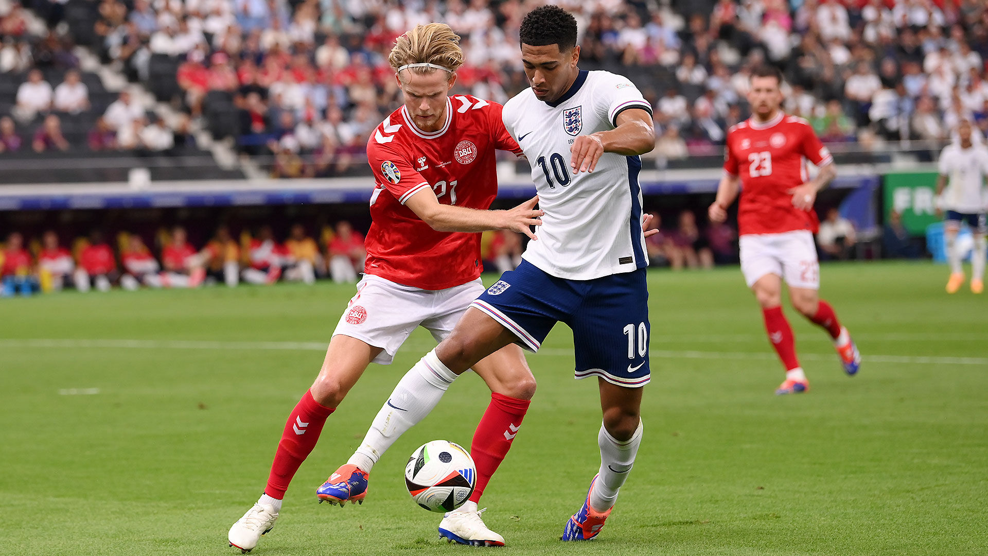 1-1: Bellingham features in England's draw with Denmark