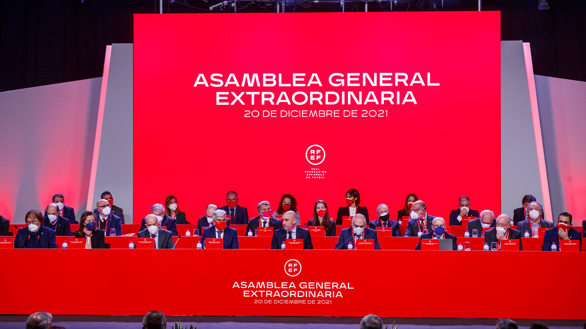 La RFEF entregó la medalla de oro y brillantes a la familia de Lorenzo Sanz