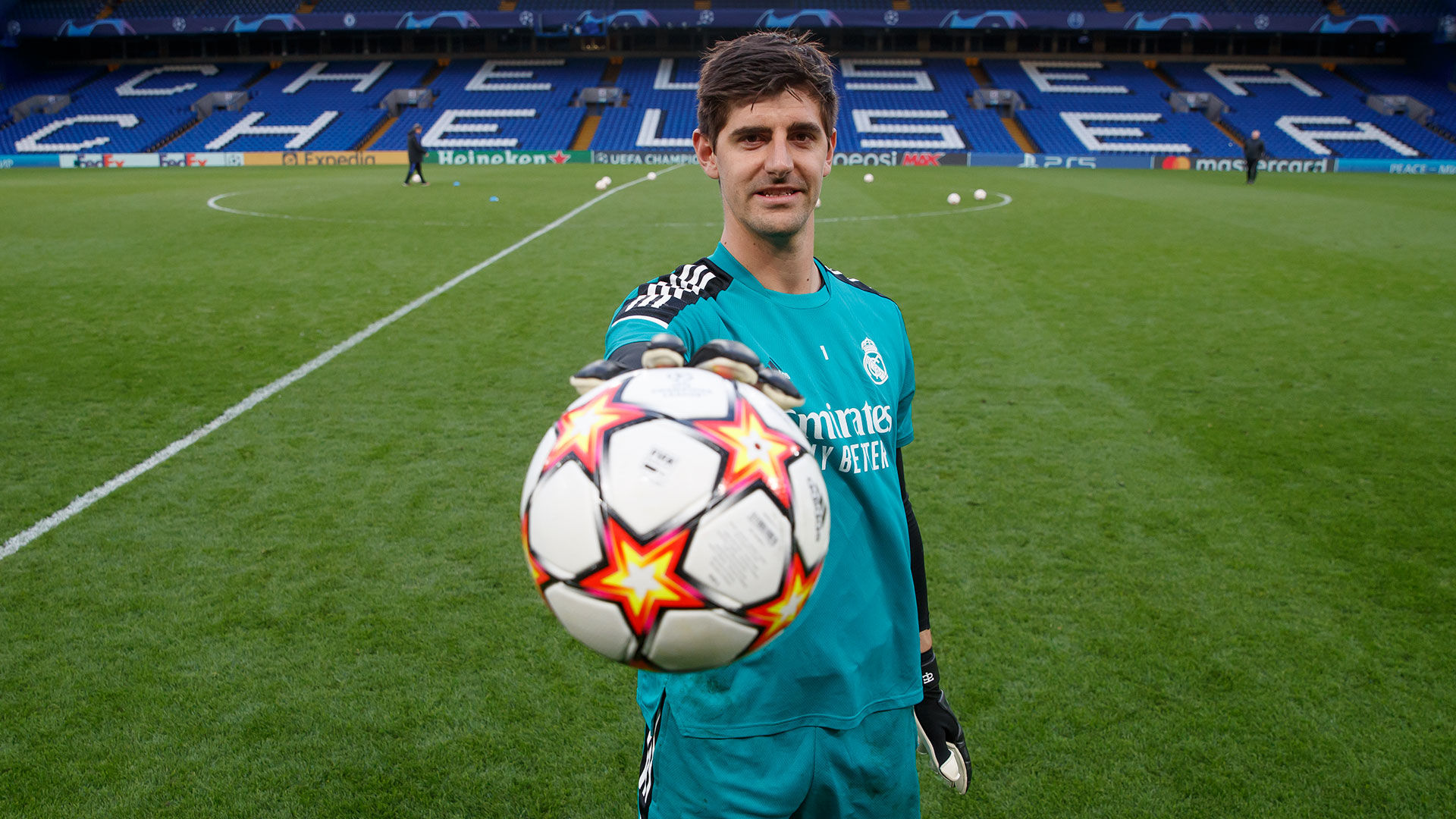 Inside Real Madrid: Acompañamos a Courtois en su vuelta a Stamford Bridge