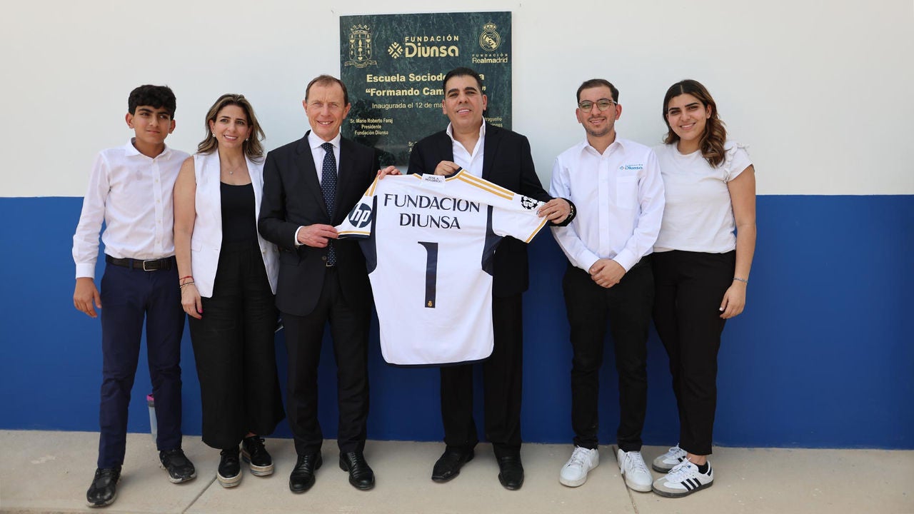 Butragueño celebrates the opening of the fourth school in Honduras run by  the Real Madrid and Diunsa foundations