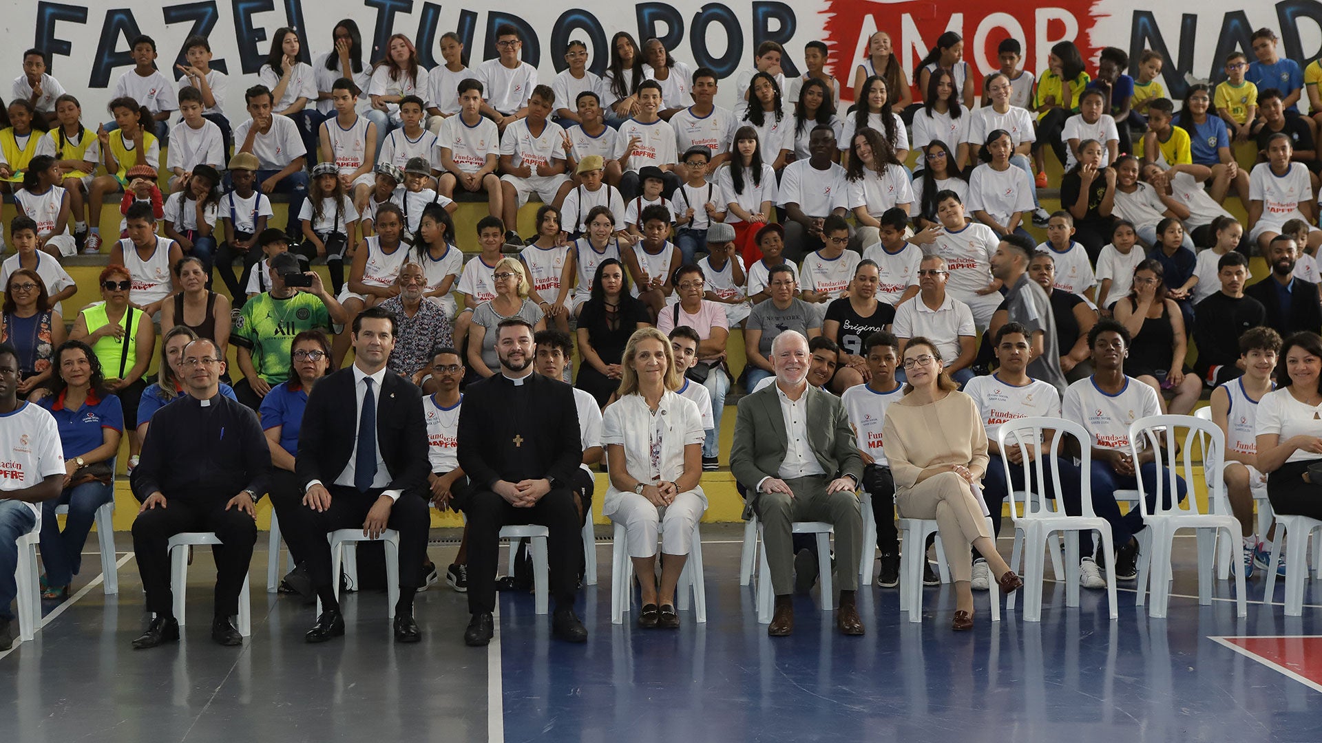 Solari y la infanta Elena visitan la escuela de la Fundación Real Madrid en São Paulo