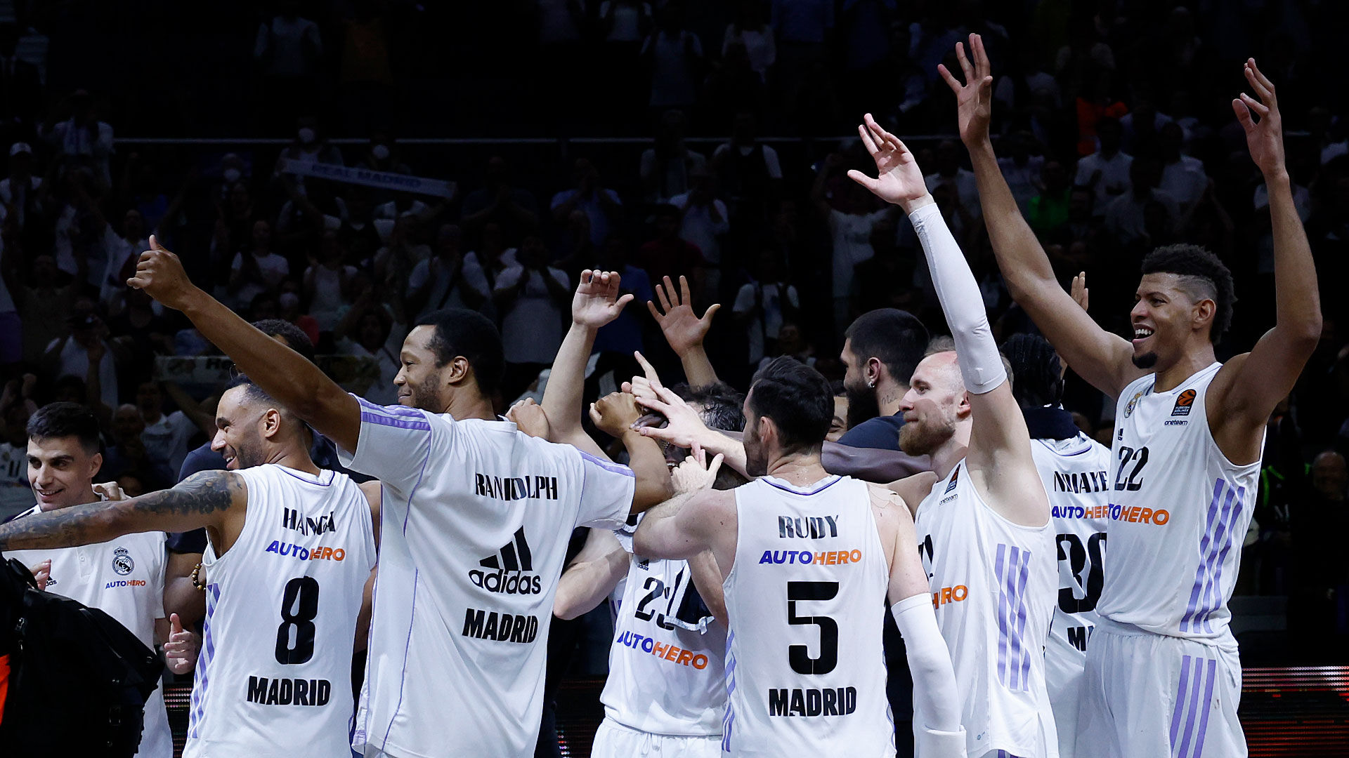 98-94: A la Final Four tras una remontada histórica