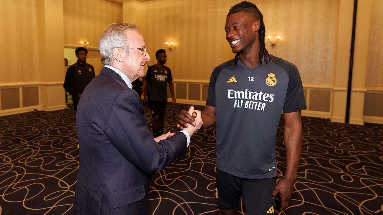 The president greeted the team ahead of the Bayern Munich game