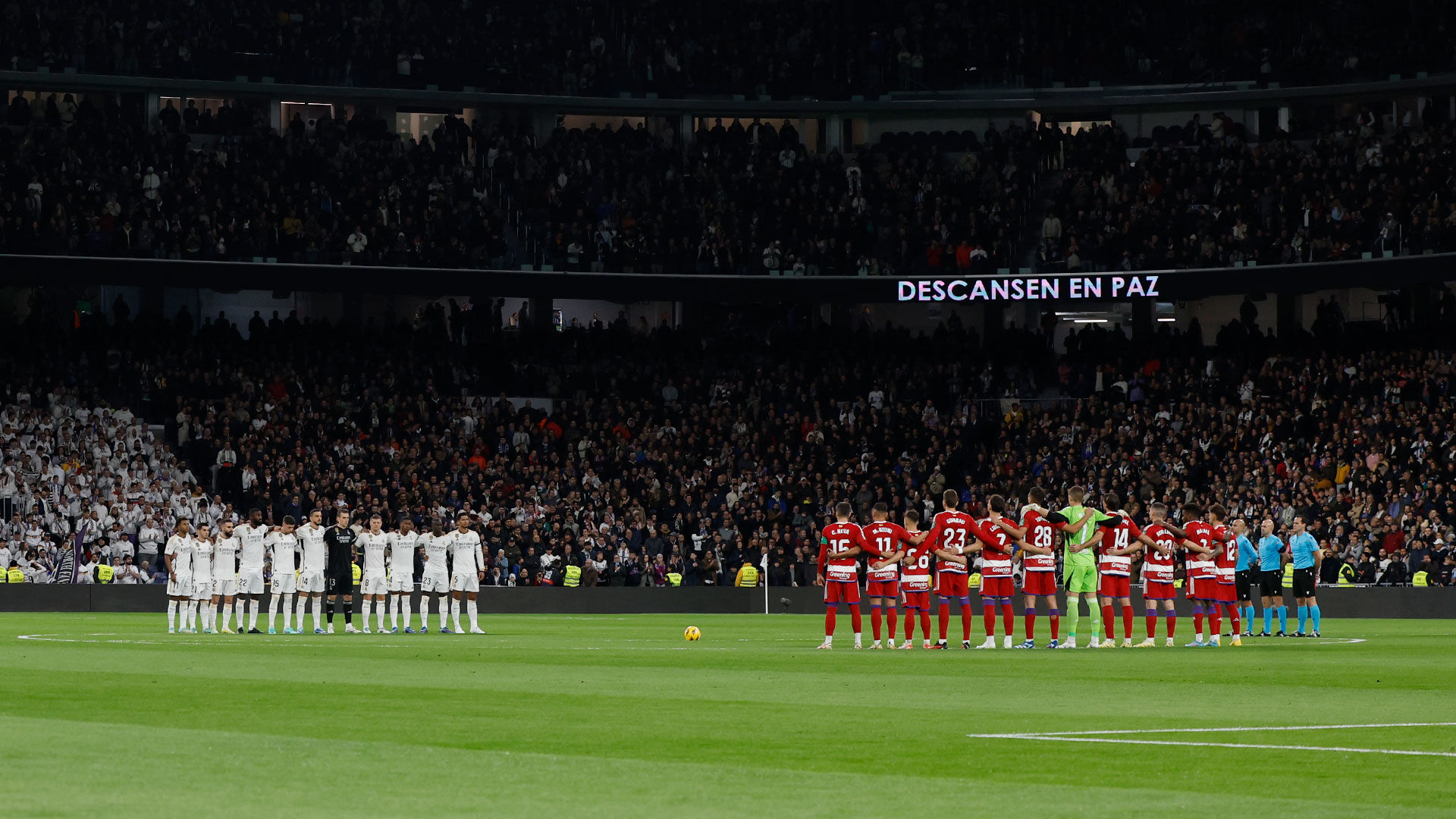 Minuto de silencio en el Santiago Bernabéu