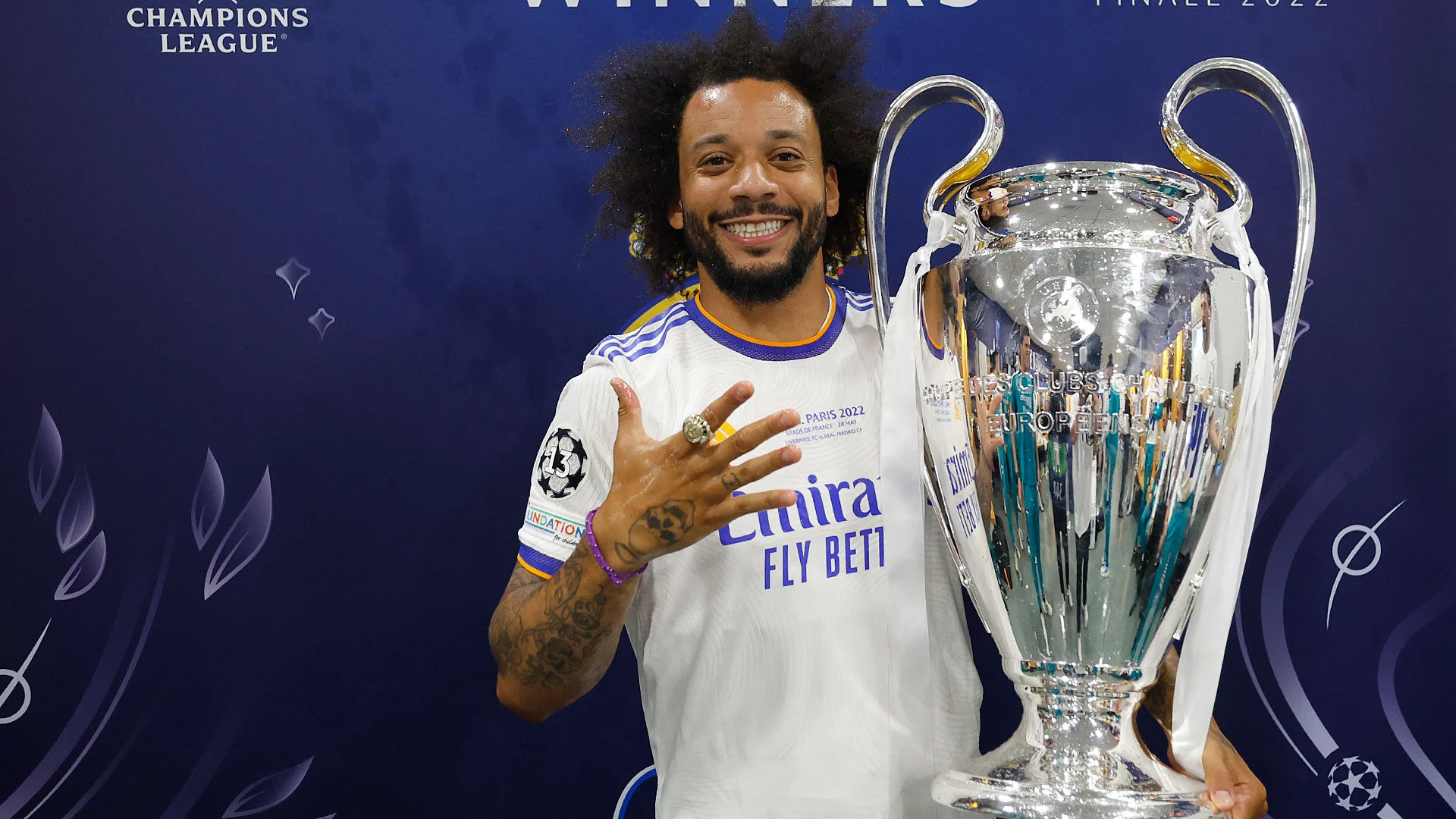 Com diversos jogadores do Real Madrid, Marcelo elege time ideal de