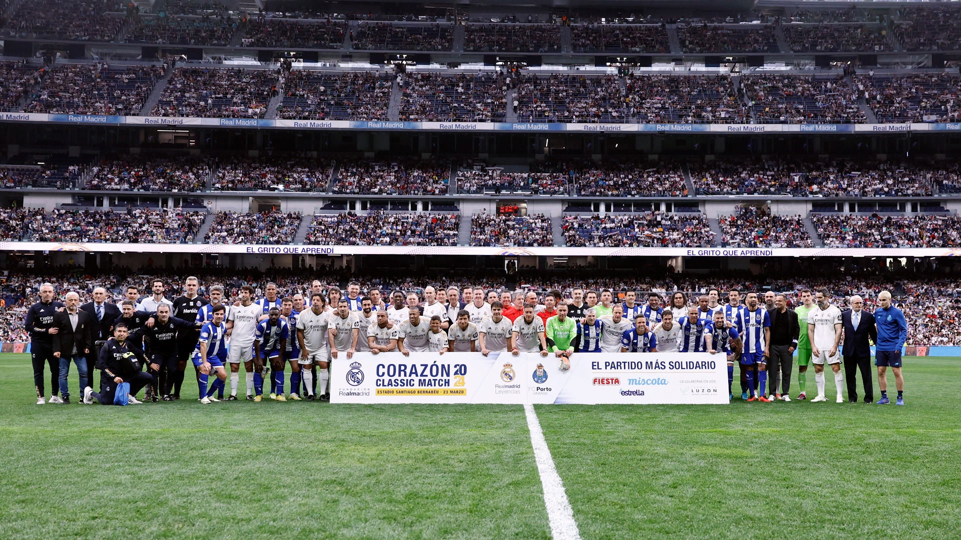 El Bernabéu disfrutó con las leyendas del Real Madrid y Oporto en el Corazón Classic Match