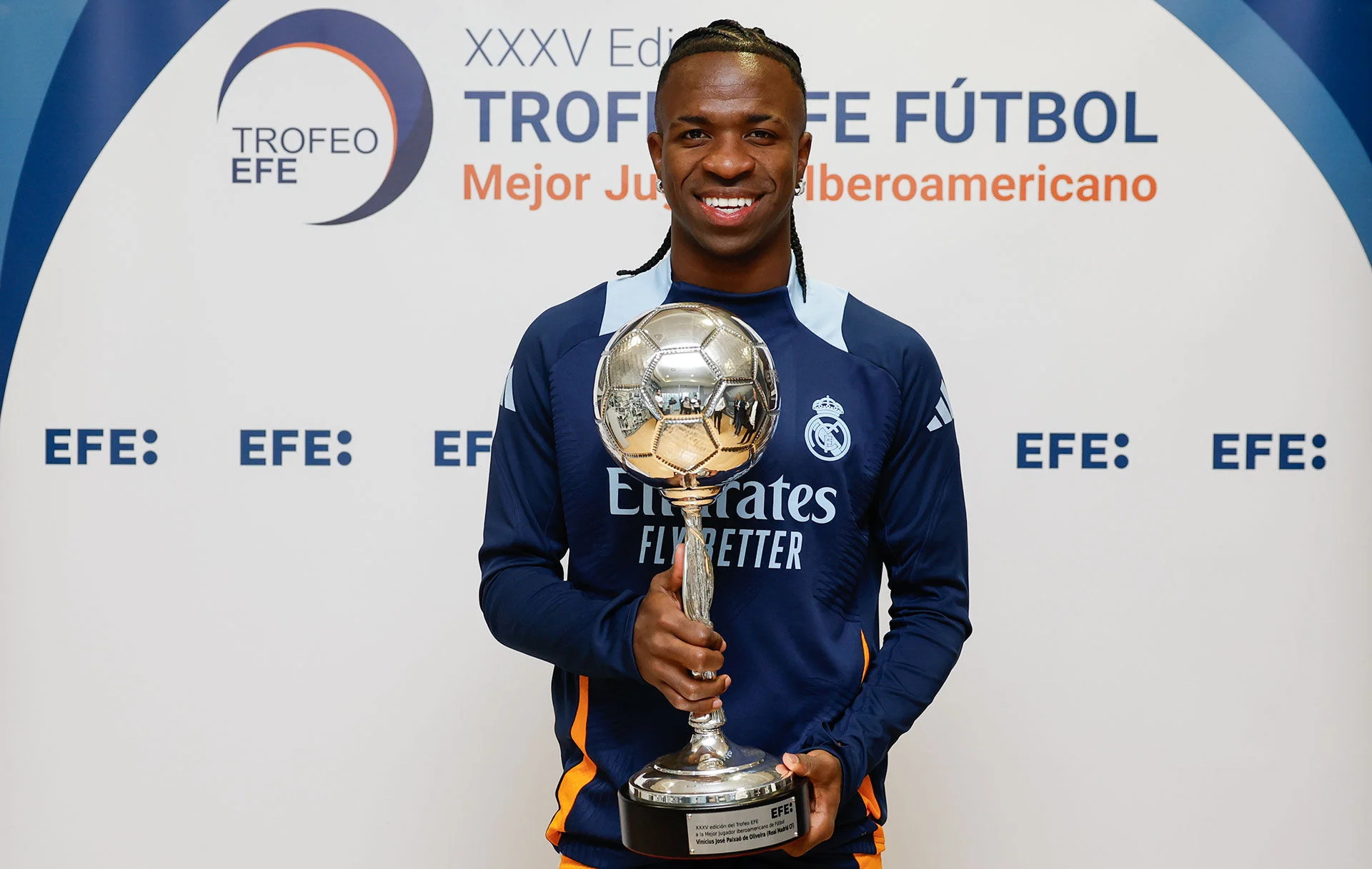 Vini Jr. receives EFE Trophy for the Best Ibero-American Player of 2024