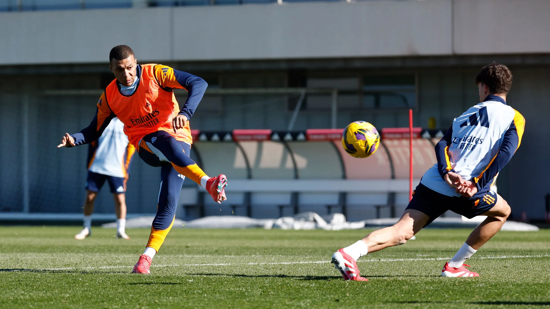 Líder da LaLiga se prepara para o dérbi