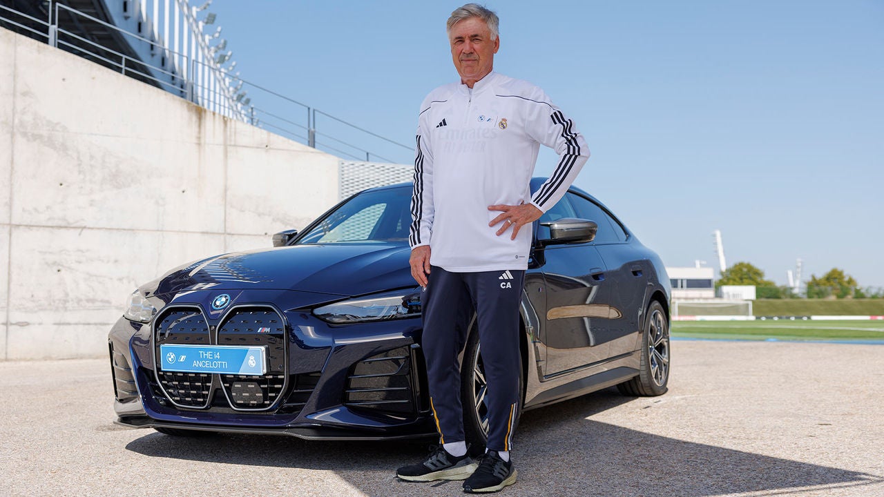 BMW España entrega los vehículos oficiales al primer equipo de fútbol