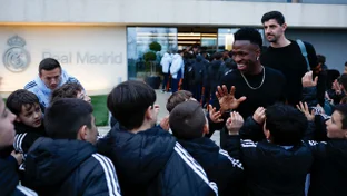 The academy players wish the team luck ahead of Champions League derby