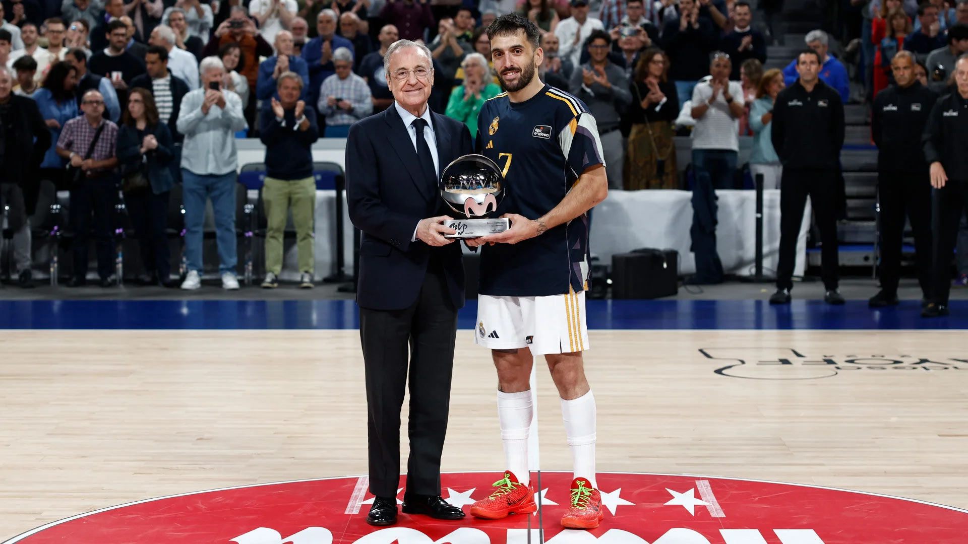 Campazzo receives MVP Liga ACB award