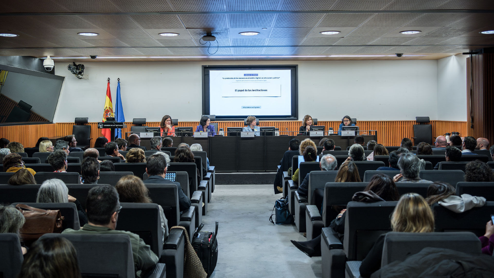 La Comunidad de Madrid entrega regalos de la Fundación Real Madrid a  menores tutelados, Líder en Información Social