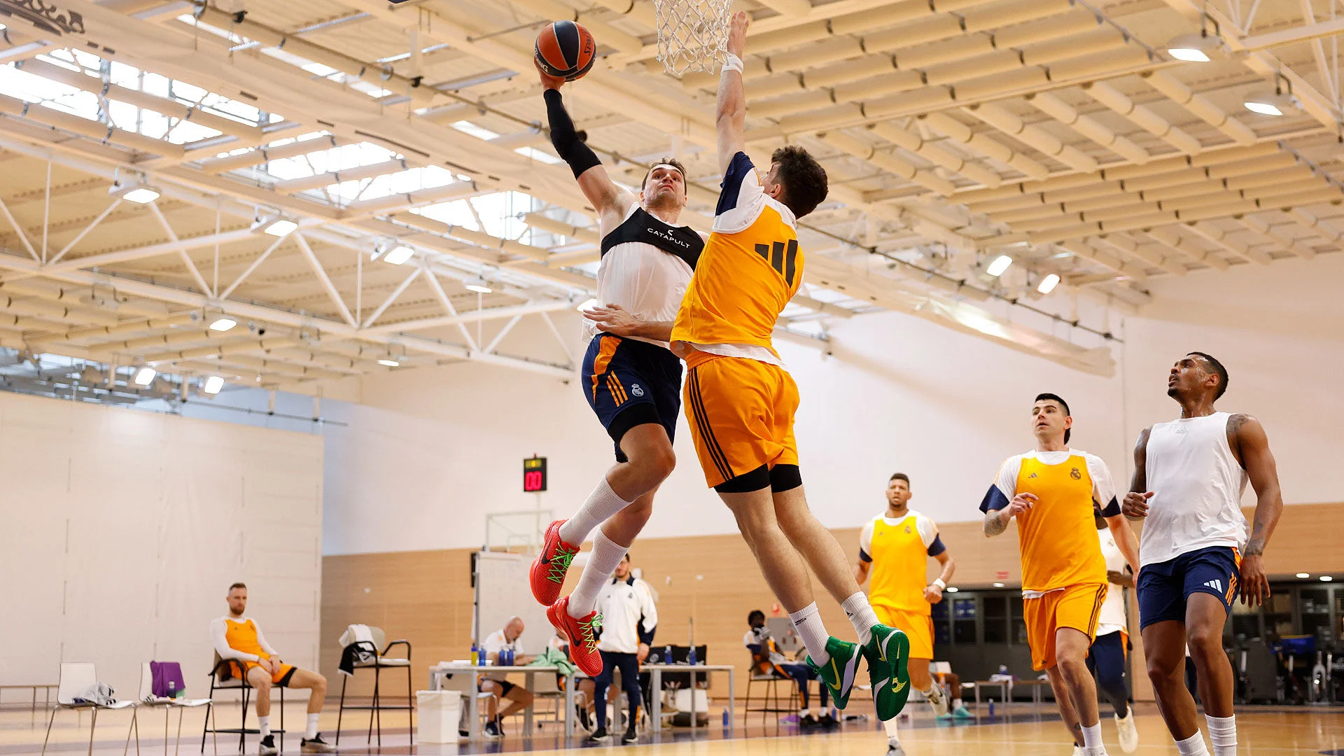 El equipo prepara el partido contra el Asvel Villeurbanne