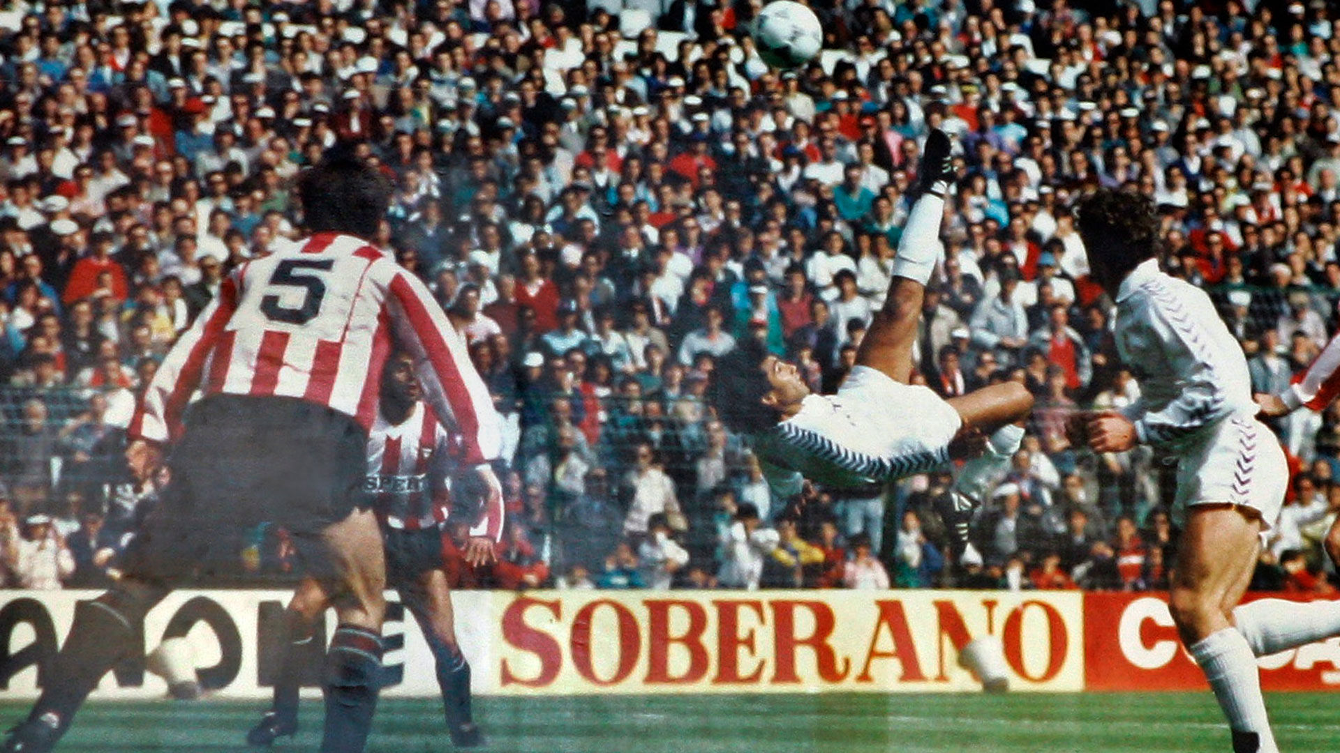 Se cumplen 35 años del espectacular gol de chilena de Hugo Sánchez al Logroñés