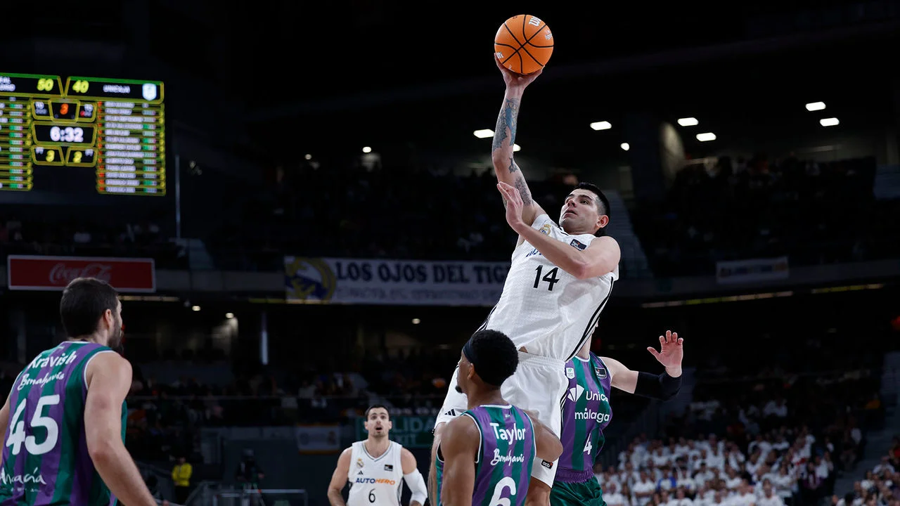 El Real Madrid vence a Unicaja en el WiZink Center