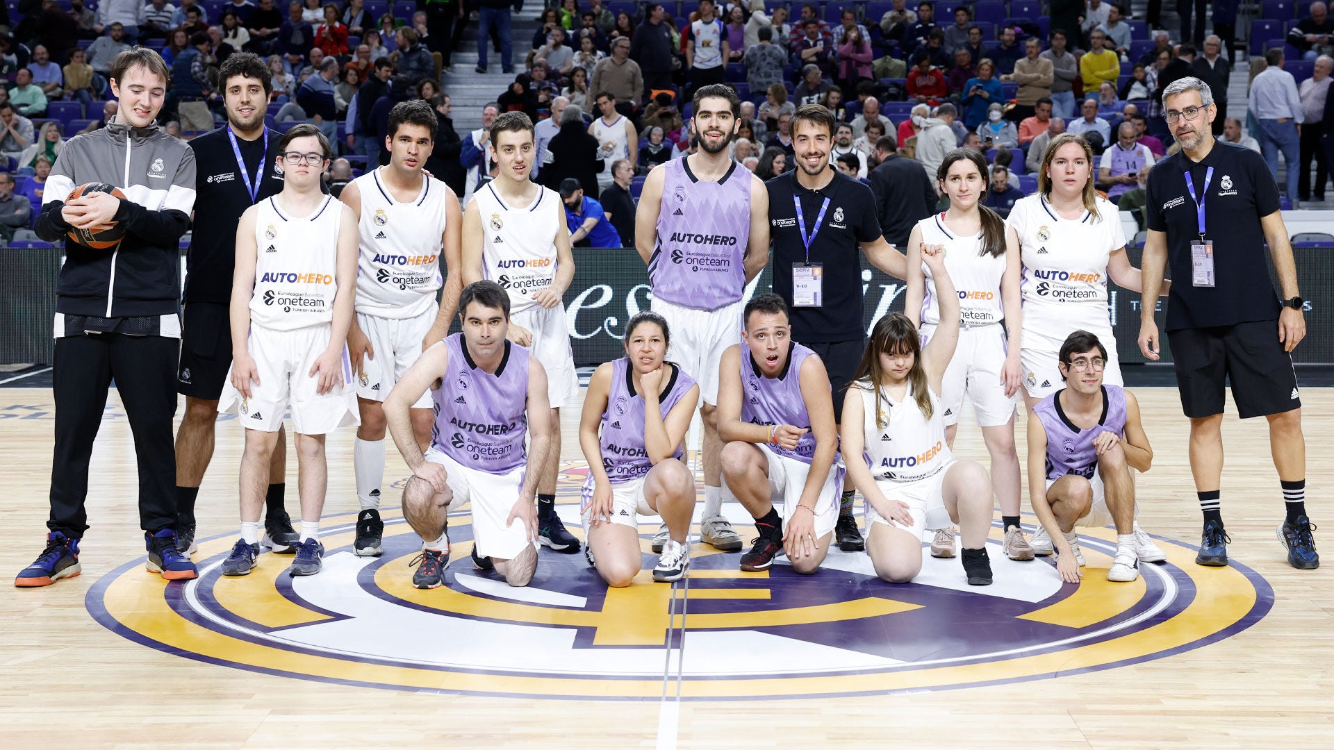 Exhibición de las escuelas de baloncesto adaptado de la Fundación Real Madrid en el WiZink Center
