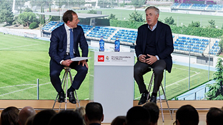 Ancelotti, zu Beginn des akademischen Jahres 2023/24 an der Universität Real Madrid-Universidad Europea