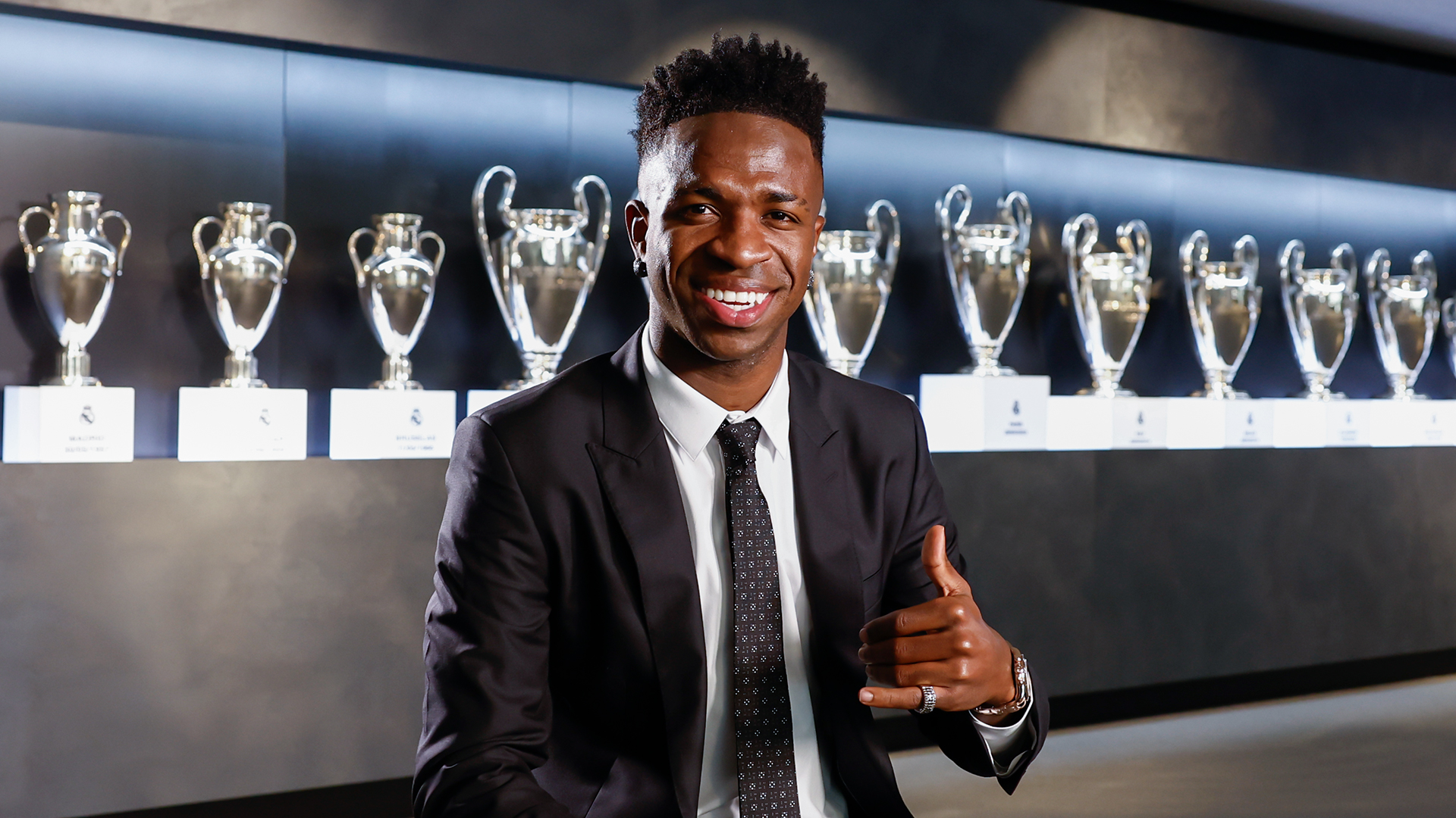 Vinicius Jr. signs contract extension with Real Madrid until 2027